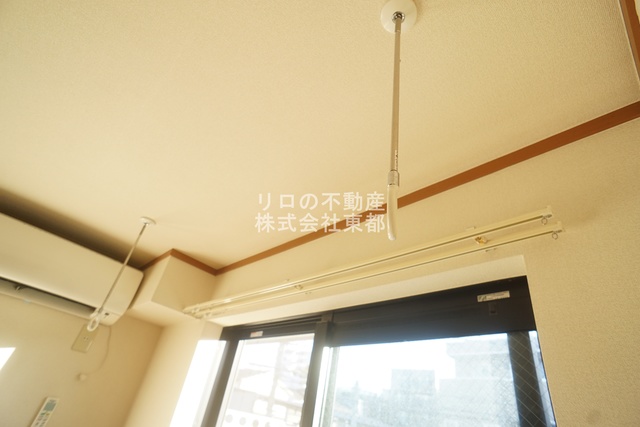 その他設備　室内物干し用金具付！日中の外出や雨の日のお洗濯に便利☆