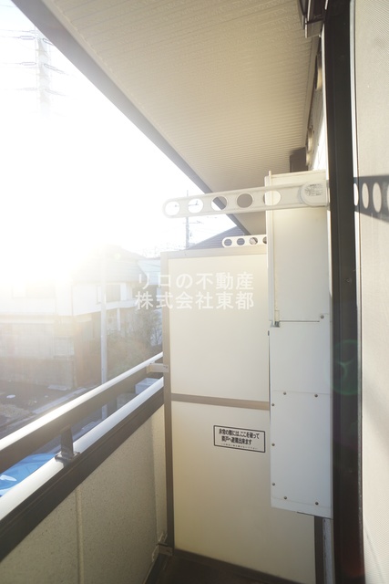 バルコニー　バルコニーがあるので洗濯物を太陽の下で干すことができます♪