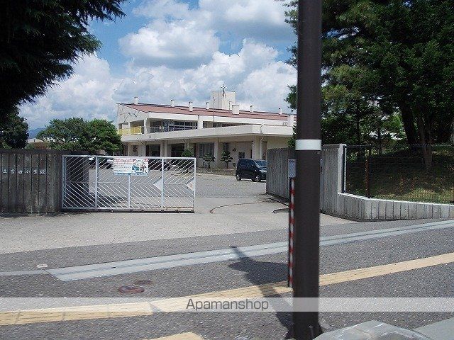 小学校　吉田小学校（小学校）まで290m