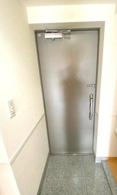 玄関　別部屋同タイプ