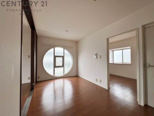 居室・リビング　２面採光の明るいお部屋です。
