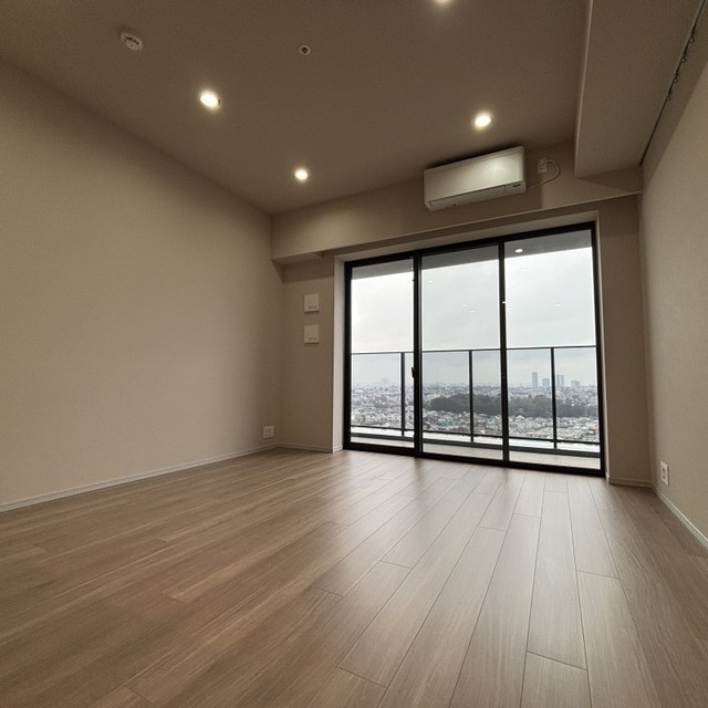JIYUGAOKA MUSE SQUARE THE RESIDENCEの居間写真