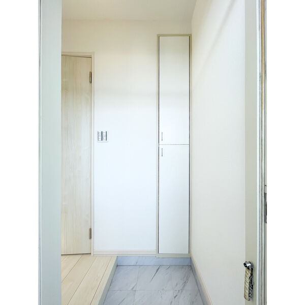 レカナッティ新発寒の玄関写真