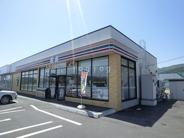 コンビニ　セブンイレブン札幌富丘3条3丁目店（コンビニ）まで206m