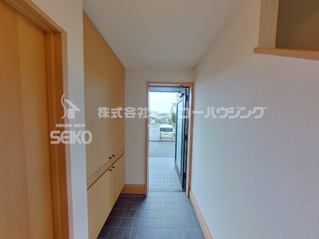サニーヒルズ駅南Aの玄関写真