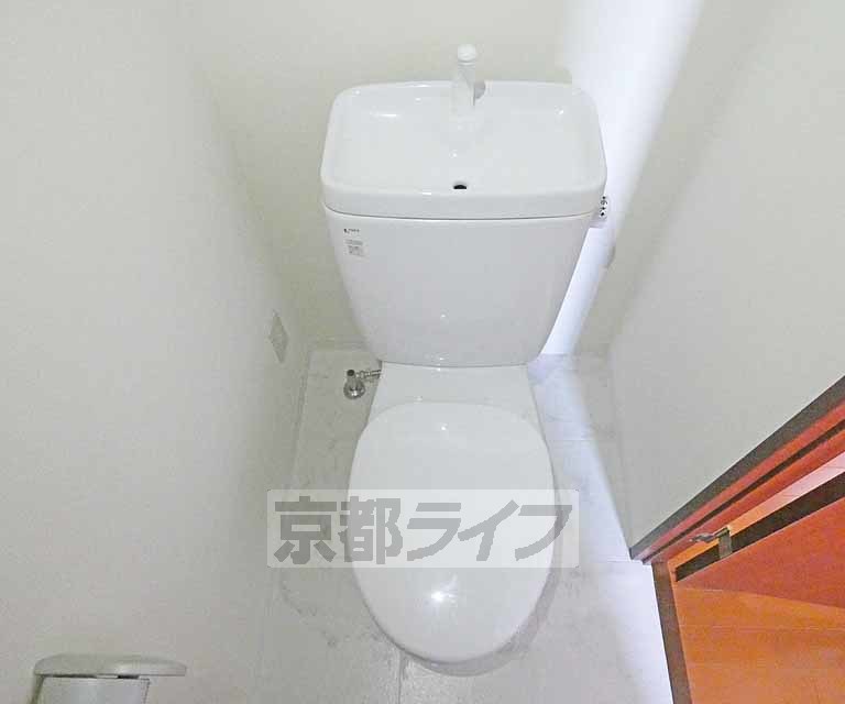 京福電鉄北野線 北野白梅町駅 徒歩18分 8階建 築21年のトイレ写真