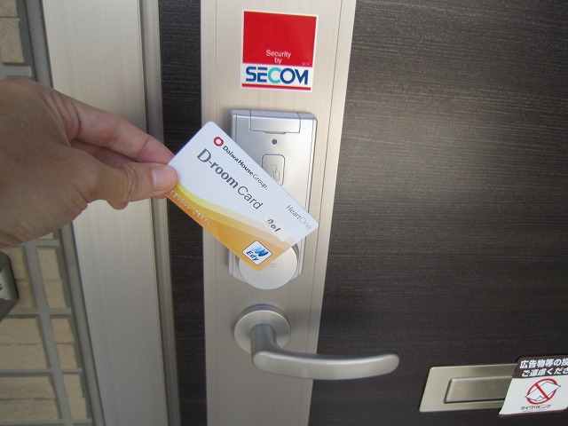 その他　●玄関ドアは防犯性の高いICカードキーを採用！