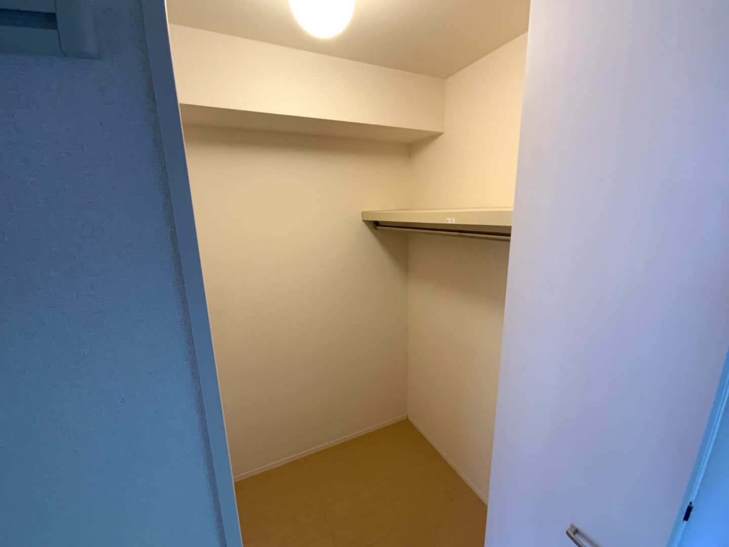 収納　参考写真　ウォークインクローゼット