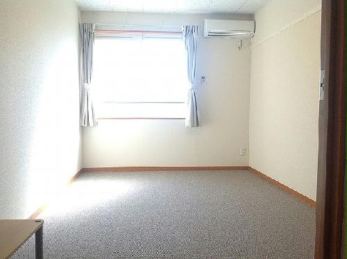 居室・リビング　２階カーペットです。