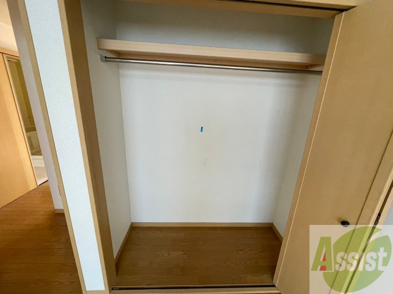 収納　クローゼットは奥行きもあり、荷物が多い方でも安心です。