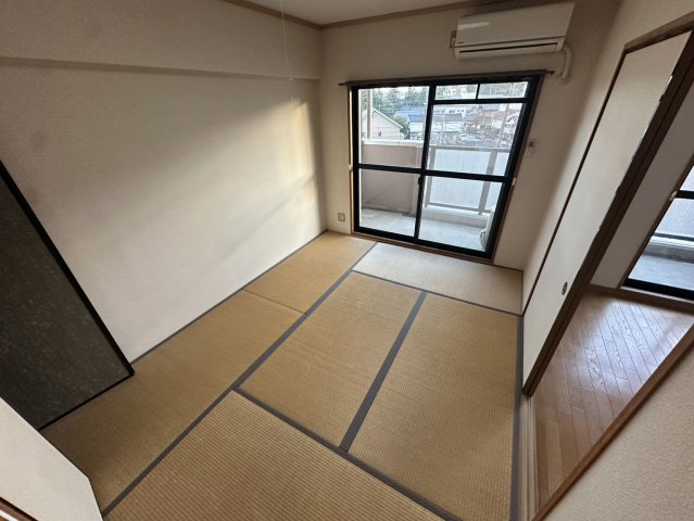 居室・リビング　落ち着いた雰囲気の和室付きです