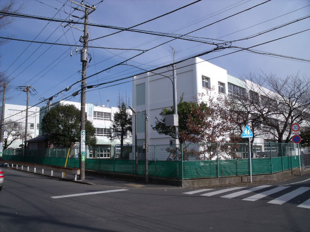 小学校　茅ヶ崎市立鶴が台小学校（小学校）まで584m