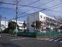 小学校　茅ヶ崎市立鶴が台小学校（小学校）まで584m