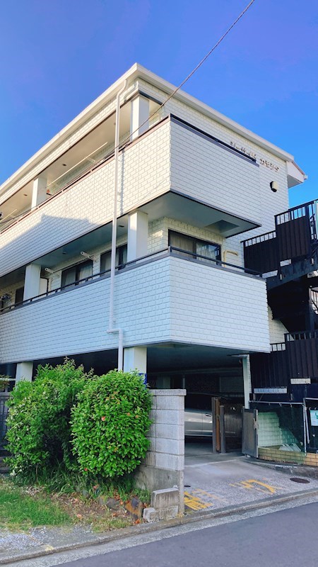 横浜市金沢区平潟町のマンションの建物外観