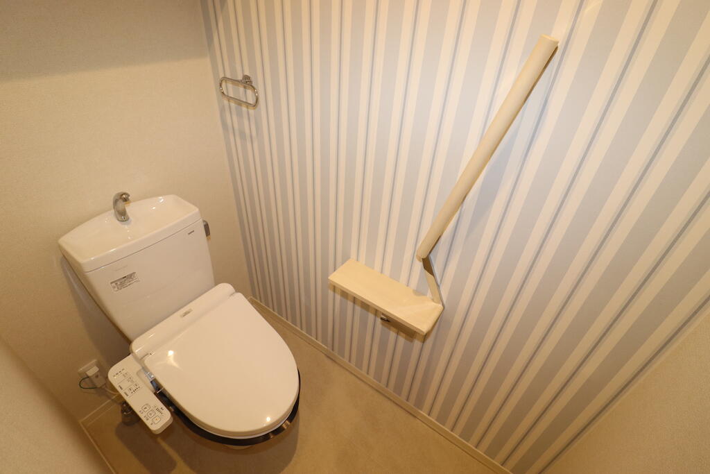 トイレ　トイレを撮影