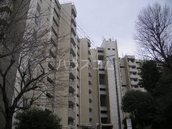 名古屋市名東区亀の井のマンションの建物外観