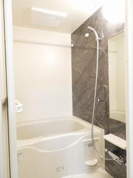 バス・シャワールーム　追焚と乾燥機能付バス（イメージ）