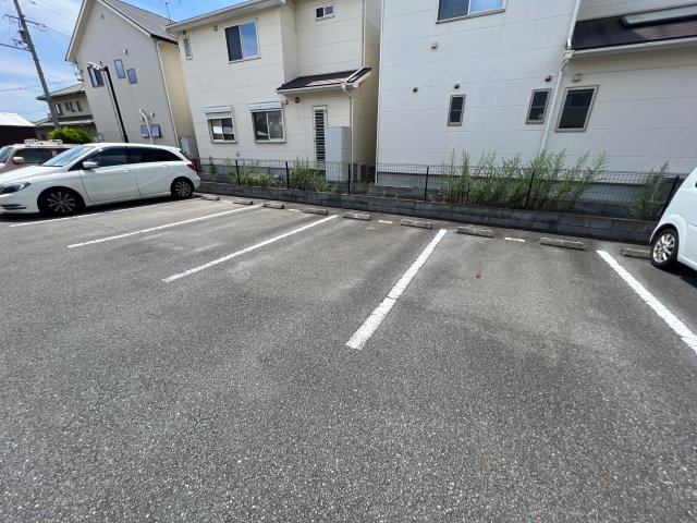 【セジュール町坪の駐車場】