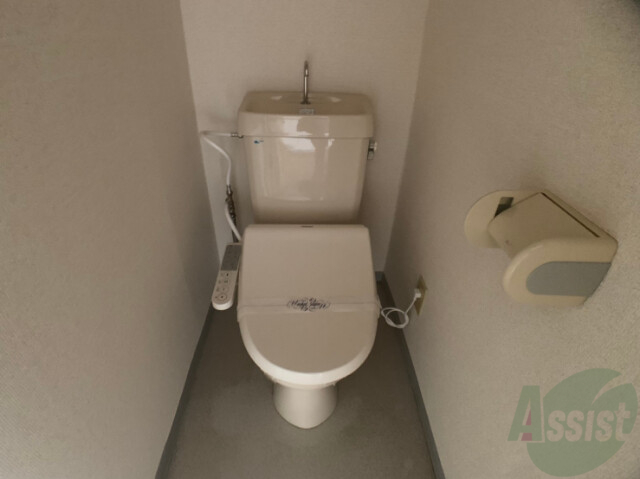 トイレ　おトイレには便利なウォッシュレットが付いています。
