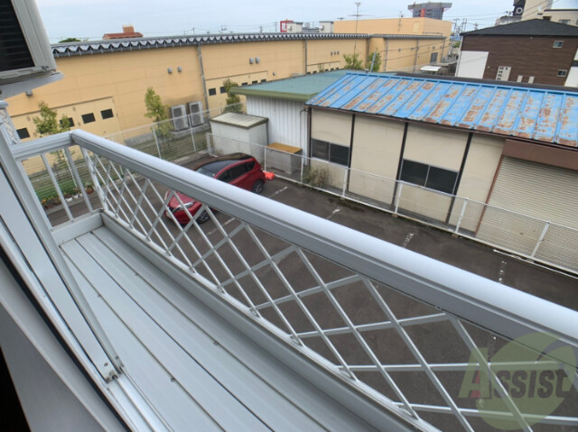 バルコニー　バルコニー部分にはお花を飾ったらオシャレですね。