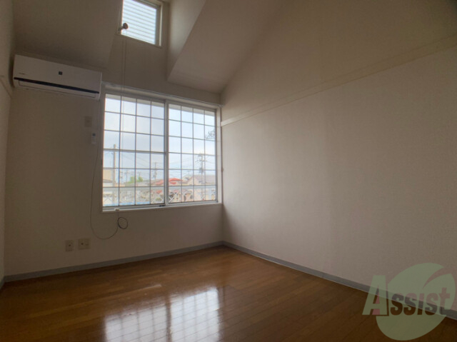 居室・リビング　６帖の洋室です。奥行きがあり使い易そうですね。