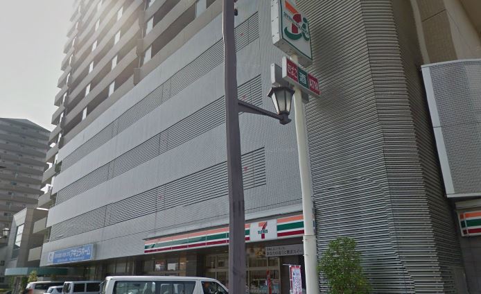 コンビニ　セブンイレブン浜松イーストタウン店（コンビニ）まで242m