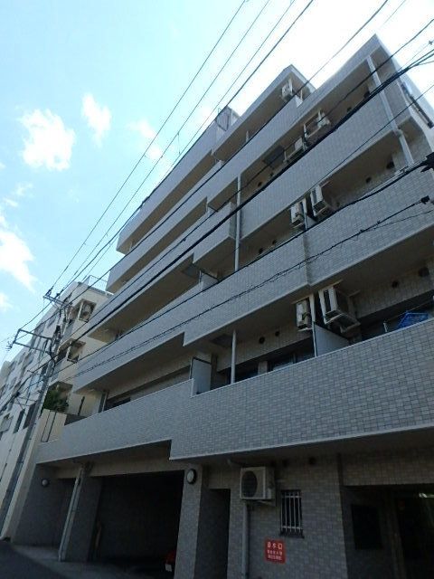 横浜市鶴見区鶴見のマンションの建物外観