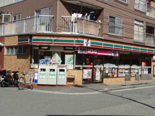 コンビニ　セブン-イレブン大阪十三東１丁目店（コンビニ）まで872m