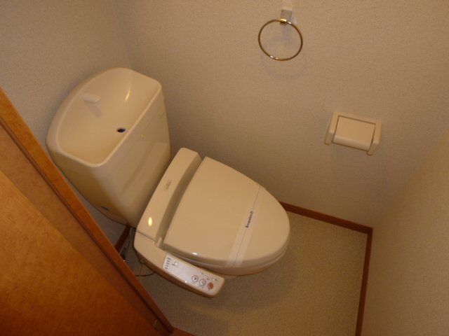 トイレ　温水洗浄便座付き