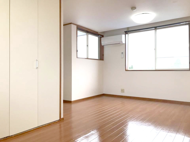 居室・リビング　室内