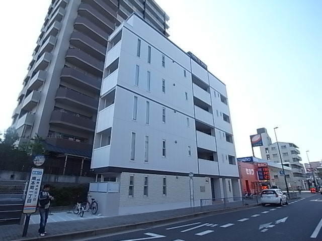 【ONLYONE伊丹南本町の建物外観】