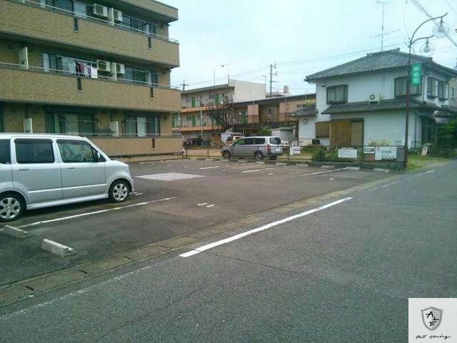 【美濃加茂市古井町下古井のアパートの駐車場】