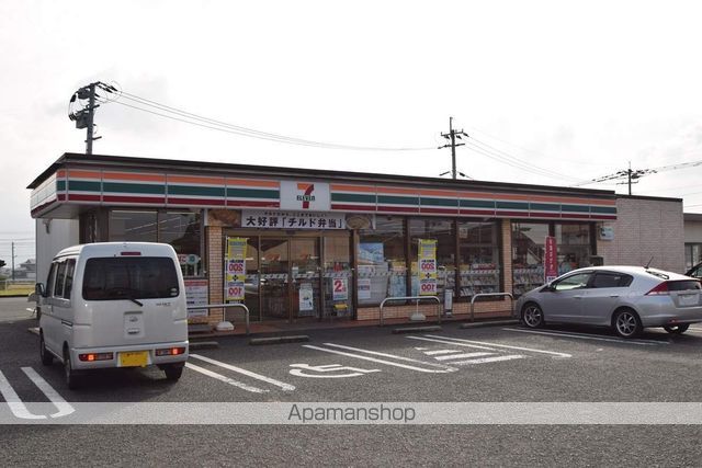 コンビニ　セブンイレブン（コンビニ）まで930m