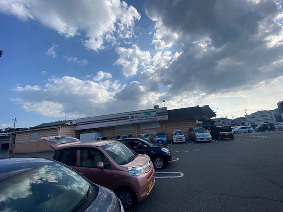 スーパー　万惣焼山店（スーパー）まで68m