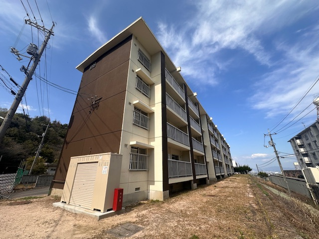 【廿日市市阿品台西のマンションの建物外観】