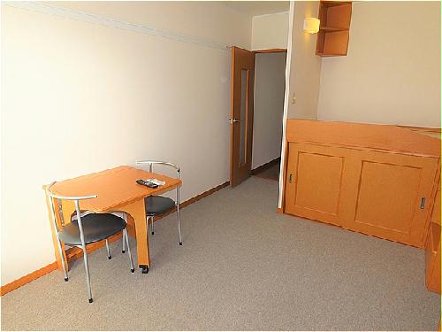 居室・リビング　ハイベッドタイプのお部屋です