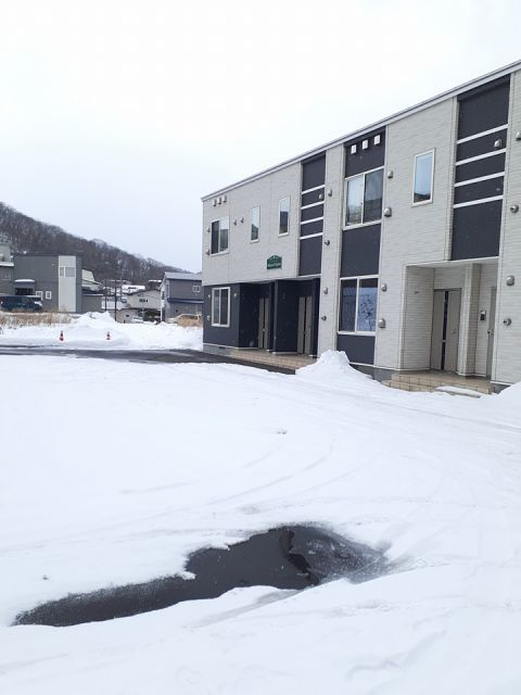 【室蘭市小橋内町のアパートの駐車場】