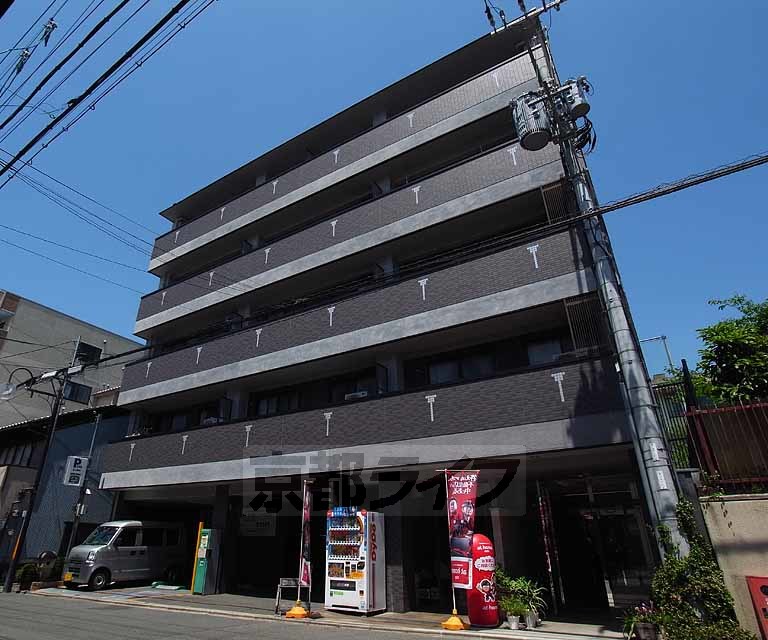 【京都市中京区西ノ京中保町のマンションの建物外観】