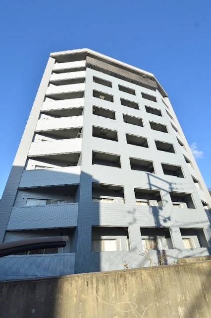 広島市東区牛田新町のマンションの建物外観