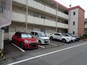 【尼崎市立花町のマンションの駐車場】