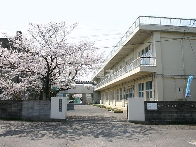 【セジュール吉岡　B棟の小学校】