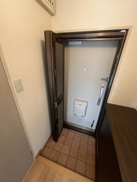 【伊丹市南本町のマンションの玄関】