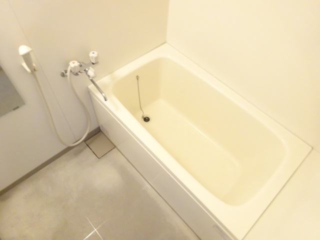 バス・シャワールーム　お風呂に鏡あります！