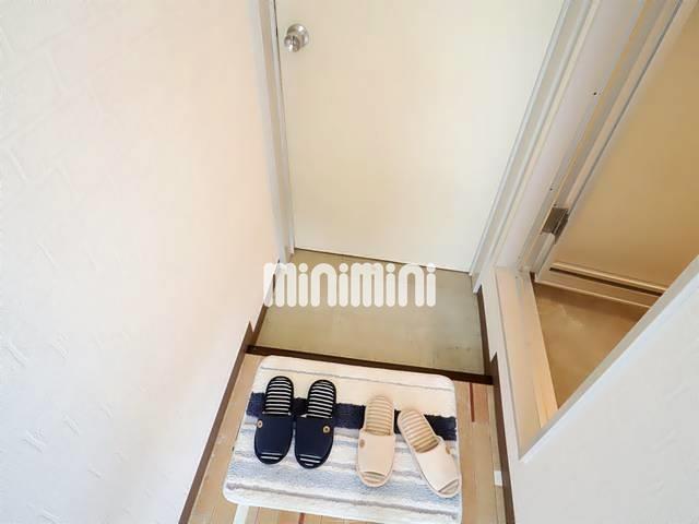 玄関　浴室の隣に玄関です！