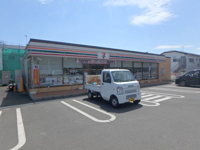 コンビニ　セブンイレブン（コンビニ）まで656m