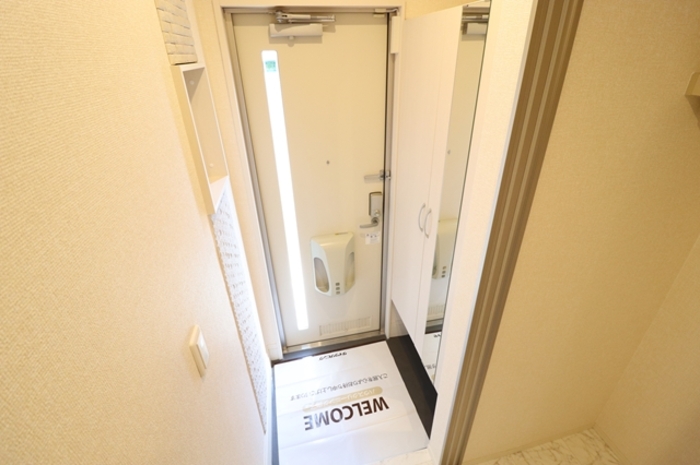 玄関　シューズボックス付きで、玄関がきれいに片付けられます。