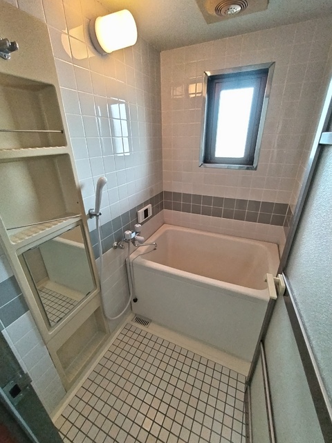 バス・シャワールーム　※退去後清掃前のお写真です※