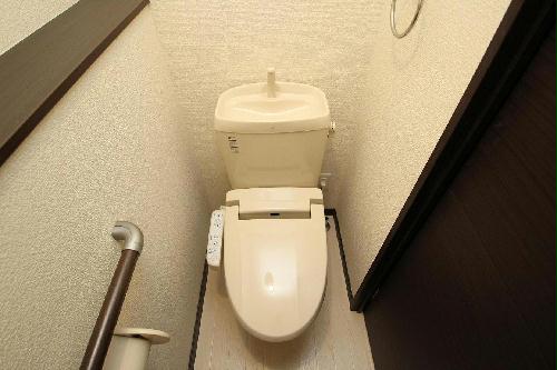 トイレ　温水洗浄便座付き