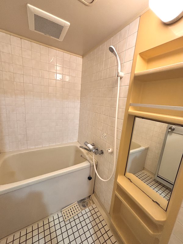 バス・シャワールーム　バス・トイレ独立設計で快適な毎日