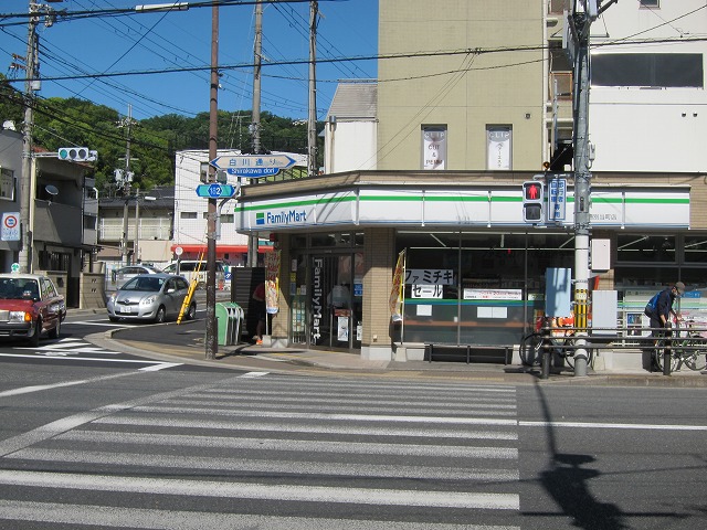 コンビニ　ファミリーマート 白川通別当町店（コンビニ）まで302m